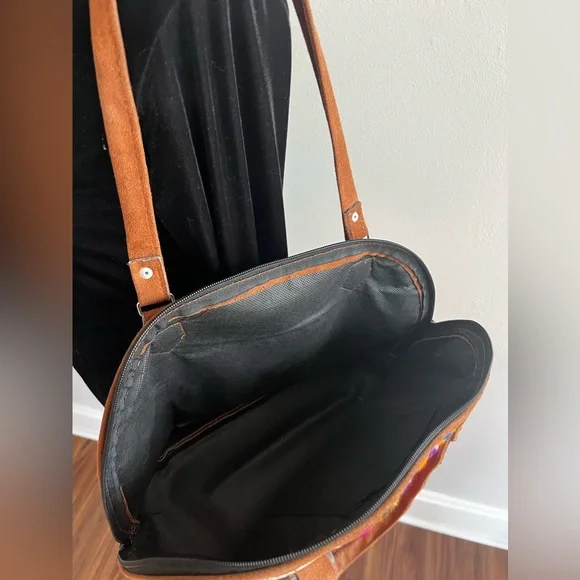 Handcrafted embroidered Floral Purse - Picture 7 of 11